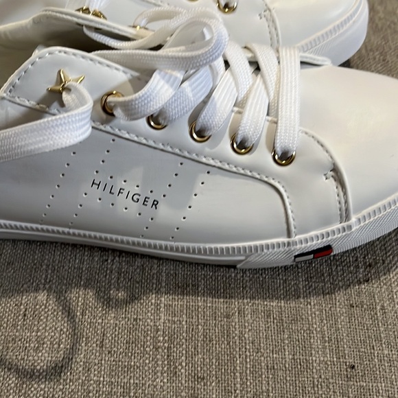 Tommy Hilfiger shoes white Size 8M new with tag - Picture 8 of 8